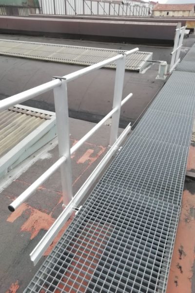 instalacion de pasarelas en tejados para poder acceder con seguridad